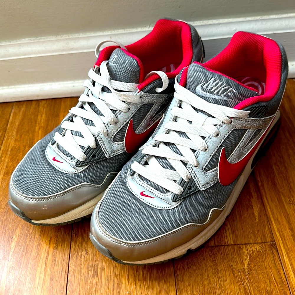 Nike Air Max Skyline Sneakers Women’s sz 8.5 Silver Pink Grey Vintage 343904-002